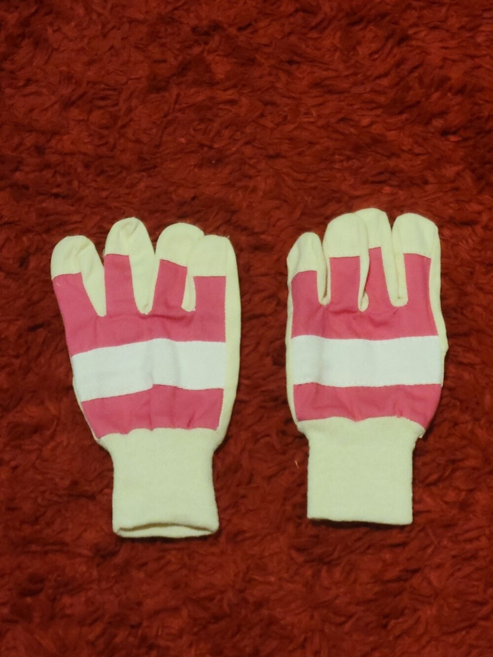 ***BRAND NEW*** small pink and white unisex gloves